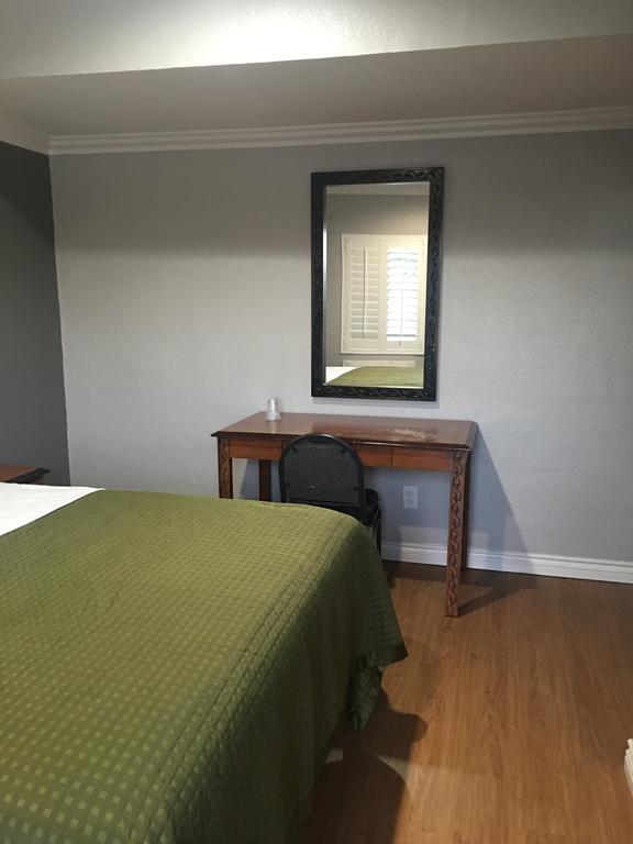 Town House Motel Lynwood Extérieur photo