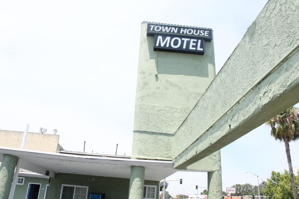 Town House Motel Lynwood Extérieur photo