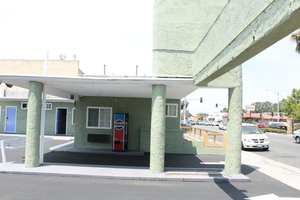 Town House Motel Lynwood Extérieur photo