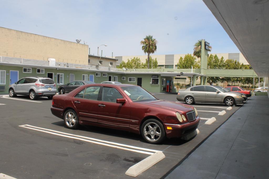 Town House Motel Lynwood Extérieur photo