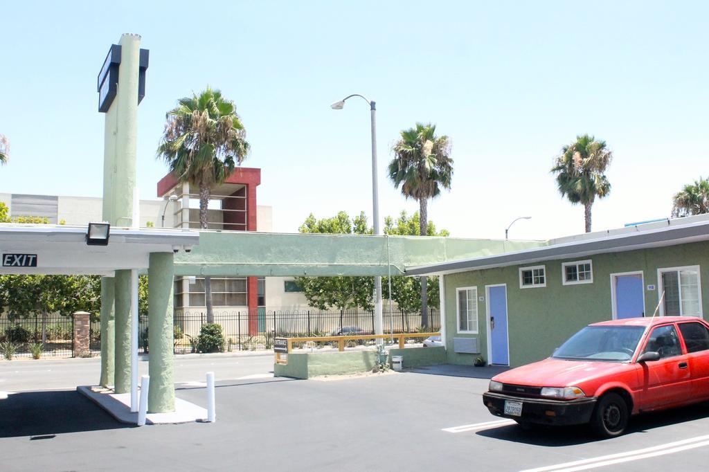 Town House Motel Lynwood Extérieur photo