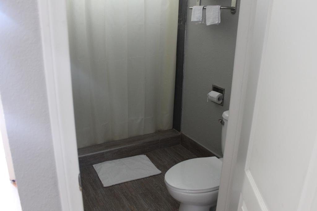 Town House Motel Lynwood Extérieur photo