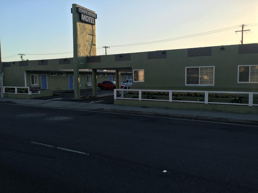 Town House Motel Lynwood Extérieur photo